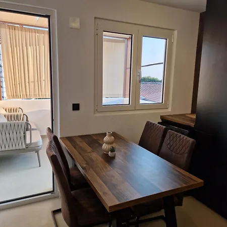 Maris I Maksim 公寓