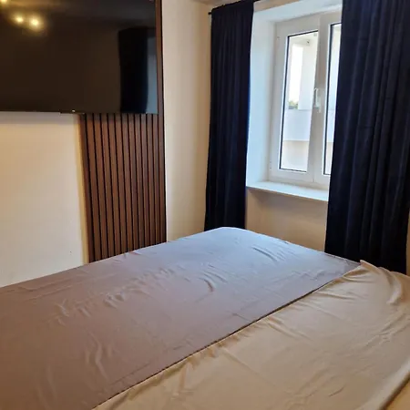 Maris I Maksim Apartment *