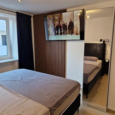 Maris I Maksim Tribalj