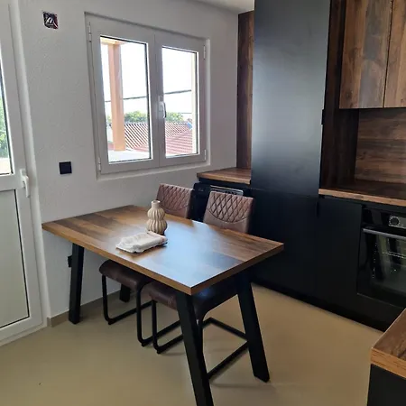 公寓 Maris I Maksim Tribalj