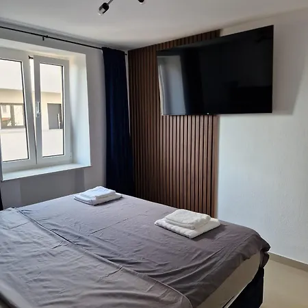 公寓 Maris I Maksim *