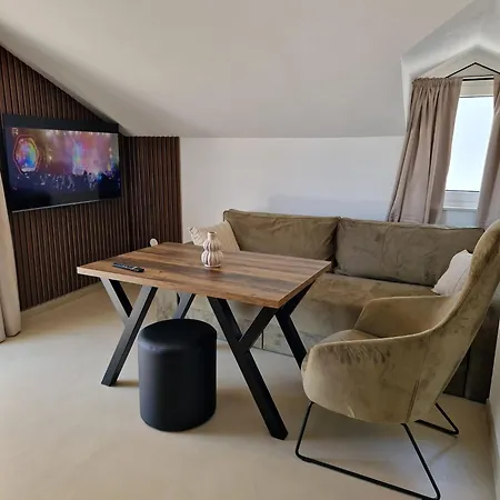 公寓 Maris I Maksim