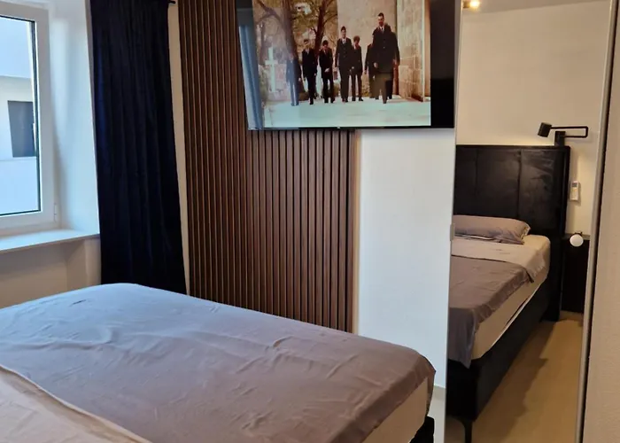 Maris I Maksim Tribalj